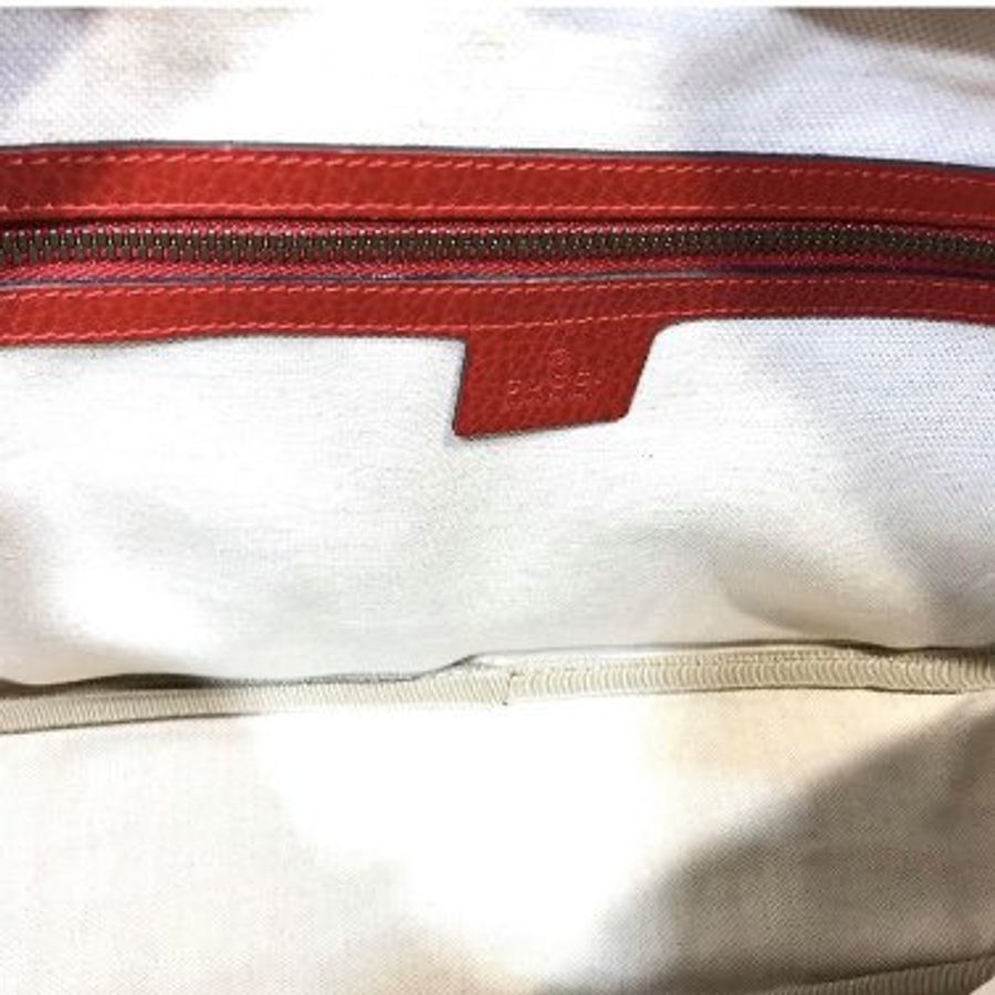 Gucci 523589 Logo 圖紋奶油軟牛皮休閒郵差斜背包 紅色【促銷品】-21