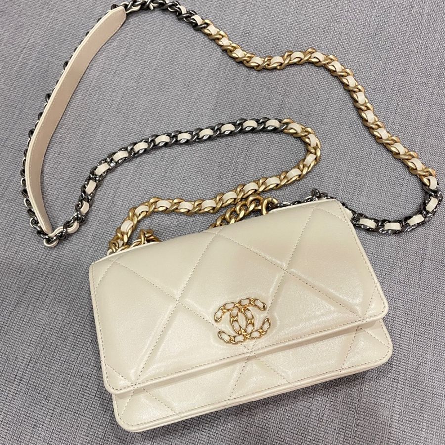 Chanel 19 WOC 栗子色-0