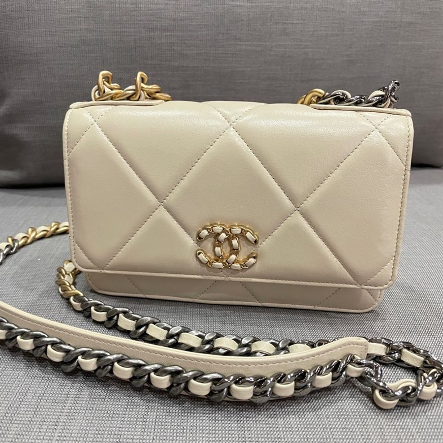 Chanel 19 WOC 栗子色-1