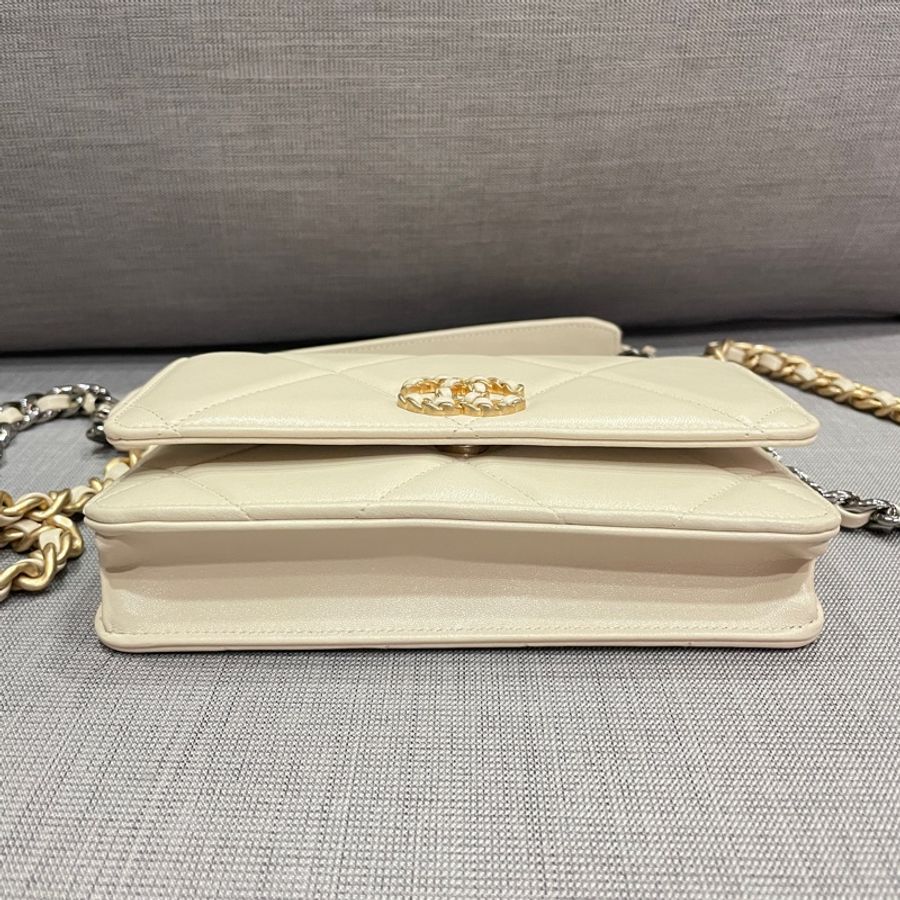 Chanel 19 WOC 栗子色-8