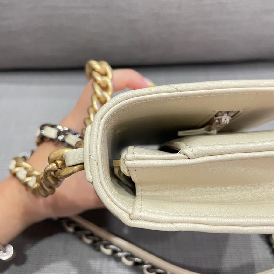 Chanel 19 WOC 栗子色-13