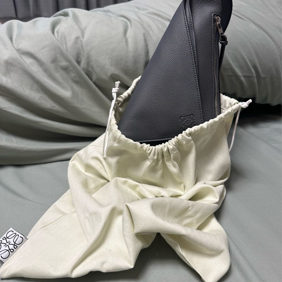 LOEWE 灰Anton sling 全新-15