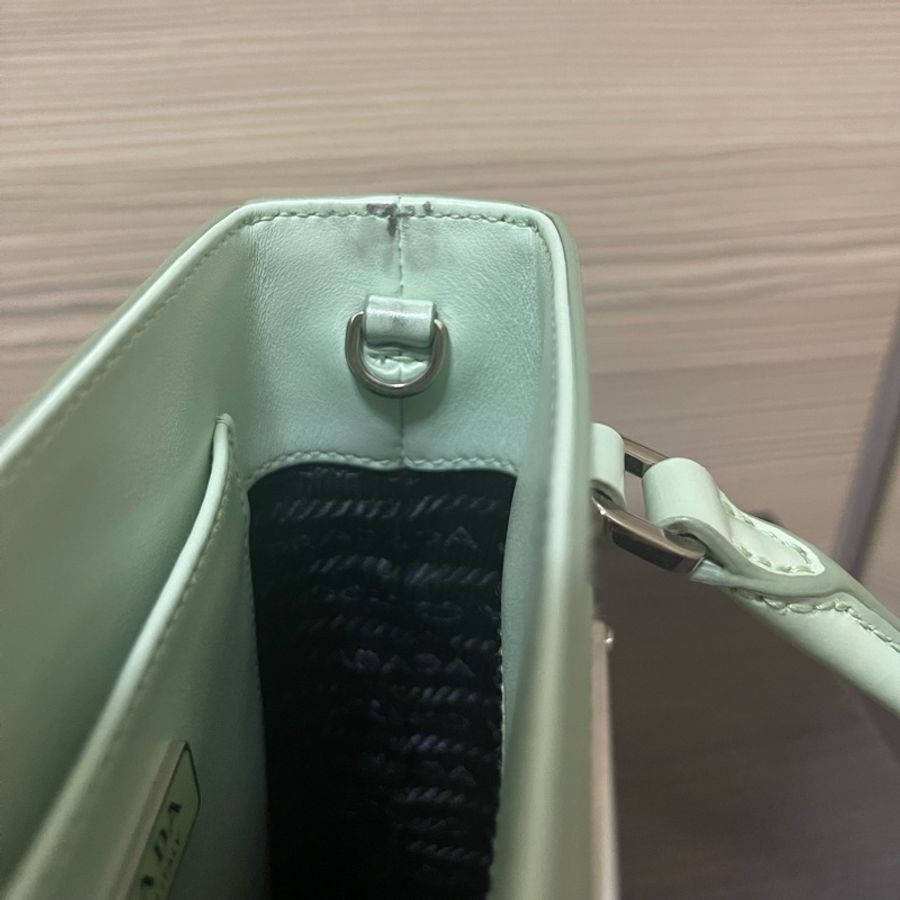 PRADA小號拋光皮革手提袋(水綠色)-7