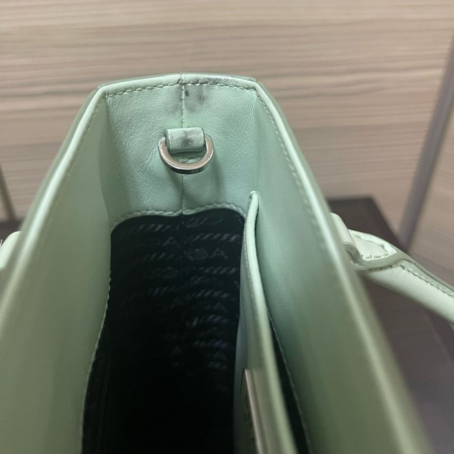 PRADA小號拋光皮革手提袋(水綠色)-8