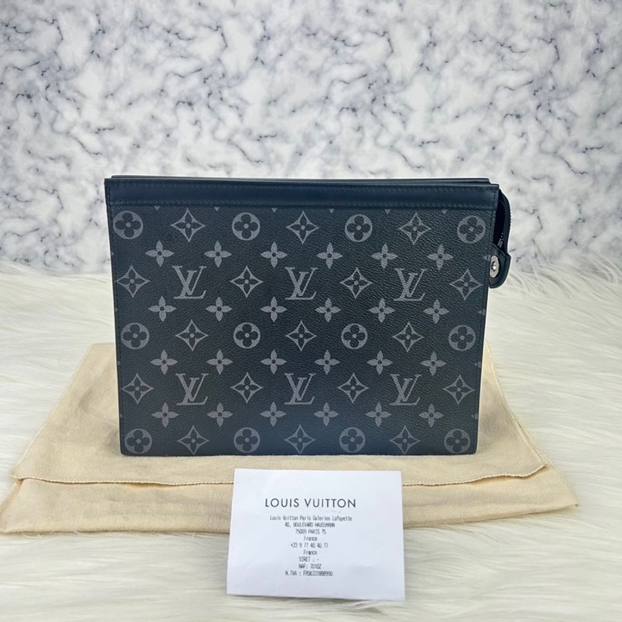 LV M61692 Pochette Voyage MM系列Monogram Eclipse帆布拉鍊手拿包-0