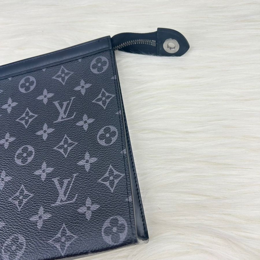 LV M61692 Pochette Voyage MM系列Monogram Eclipse帆布拉鍊手拿包-10