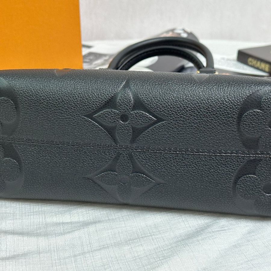 LV ONTHEGO PM 粒面壓紋包 <全新晶片款未使用>-12