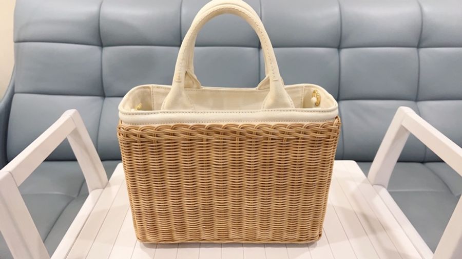 85成新PRADA藤編手提肩背兩用包，附防塵袋，背帶-6