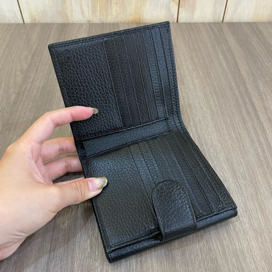 Gucci 615525 黑牛皮金屬雙G釦式短夾Interlocking G-10