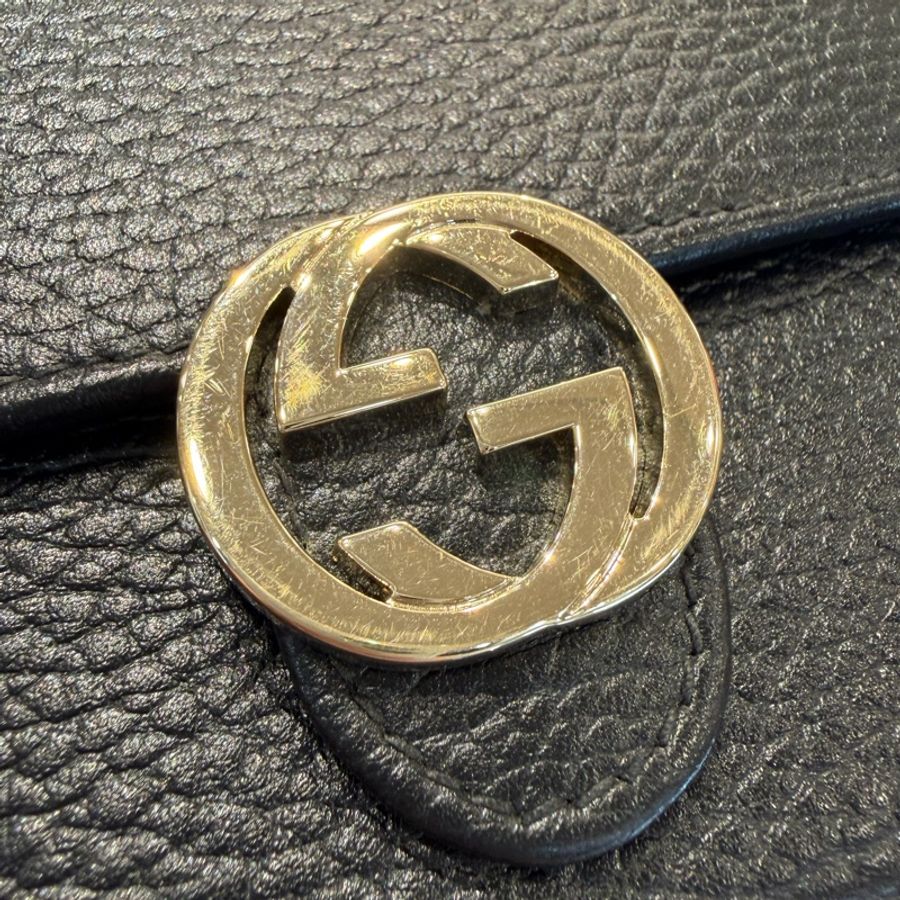 Gucci 615525 黑牛皮金屬雙G釦式短夾Interlocking G-15