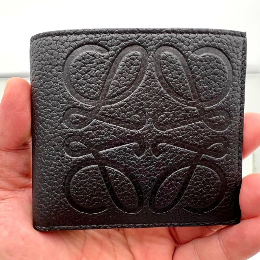 Loewe Anagram 壓花粒面小牛皮雙褶皮夾錢包 黑色-0