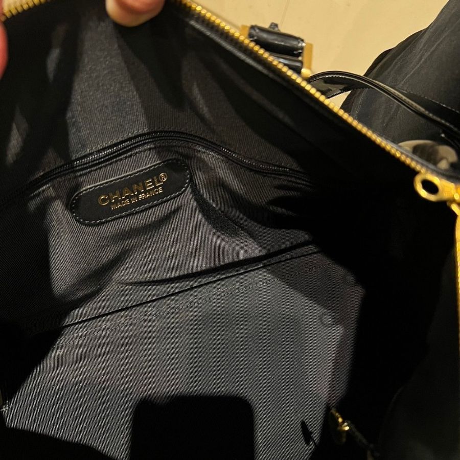 Chanel 黑色大logo 旅行包 波士頓包
有背帶可斜背 大容量 出清閒置品-6