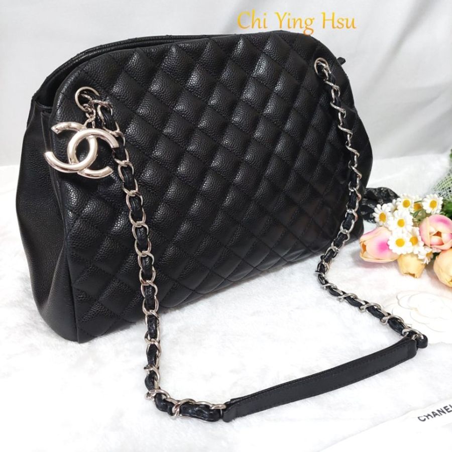 Chanel 香奈兒 🎀現品實拍 🎀 保齡球包款 黑色銀扣肩背鏈包~二手9.5成新-2