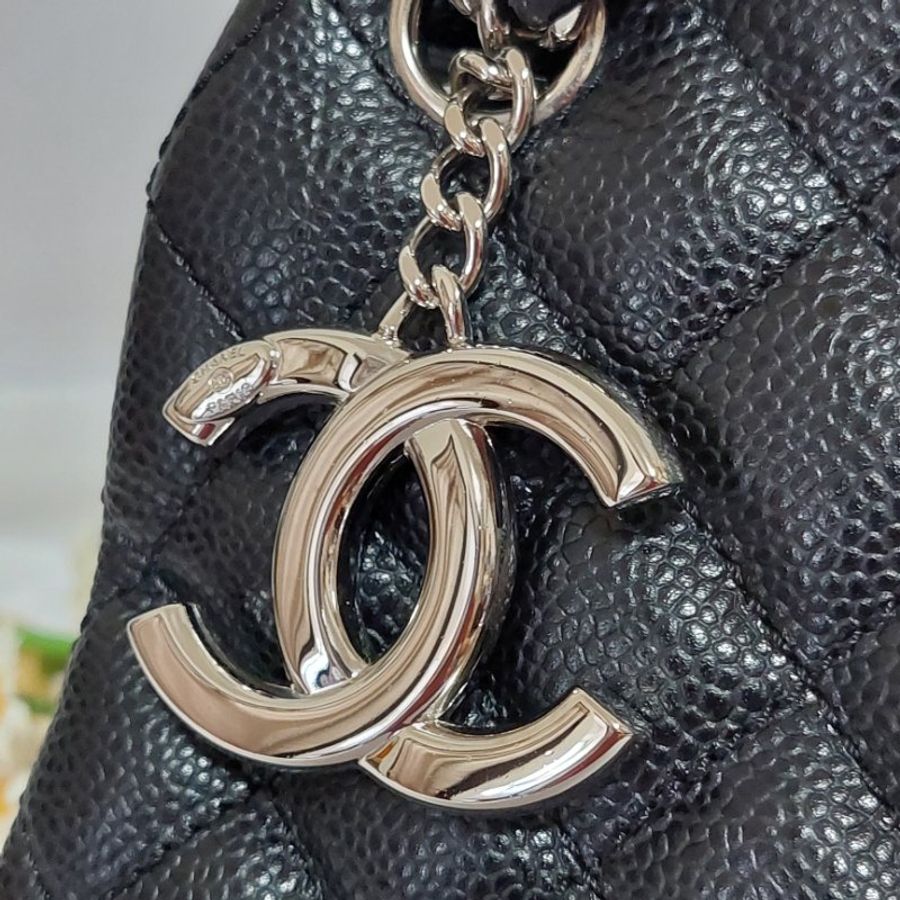 Chanel 香奈兒 🎀現品實拍 🎀 保齡球包款 黑色銀扣肩背鏈包~二手9.5成新-7