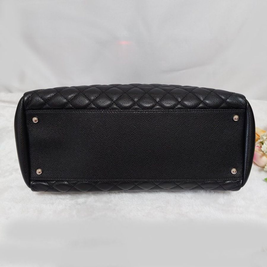 Chanel 香奈兒 🎀現品實拍 🎀 保齡球包款 黑色銀扣肩背鏈包~二手9.5成新-12