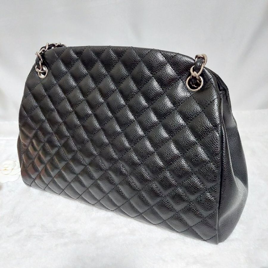 Chanel 香奈兒 🎀現品實拍 🎀 保齡球包款 黑色銀扣肩背鏈包~二手9.5成新-17