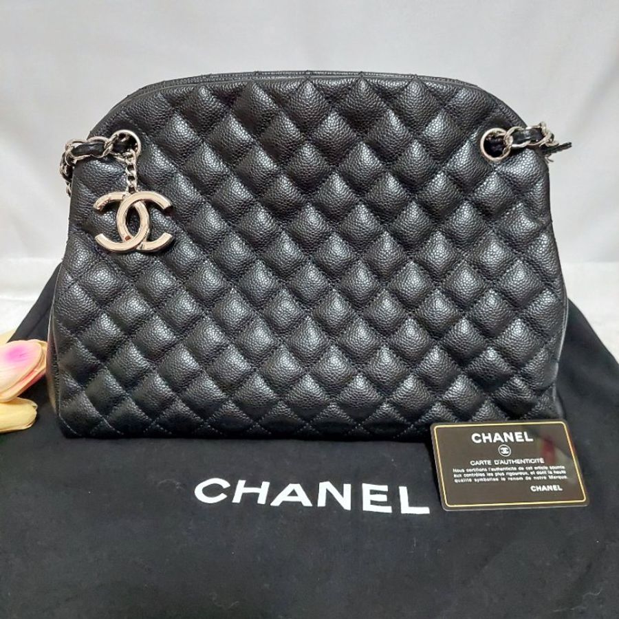 Chanel 香奈兒 🎀現品實拍 🎀 保齡球包款 黑色銀扣肩背鏈包~二手9.5成新-19
