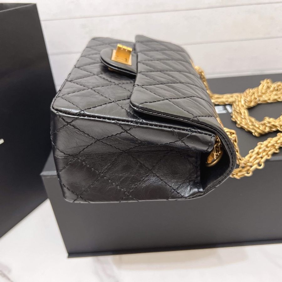 必收藏年年漲價經典款Chanel mini 2.55 黑金 (20cm)-4