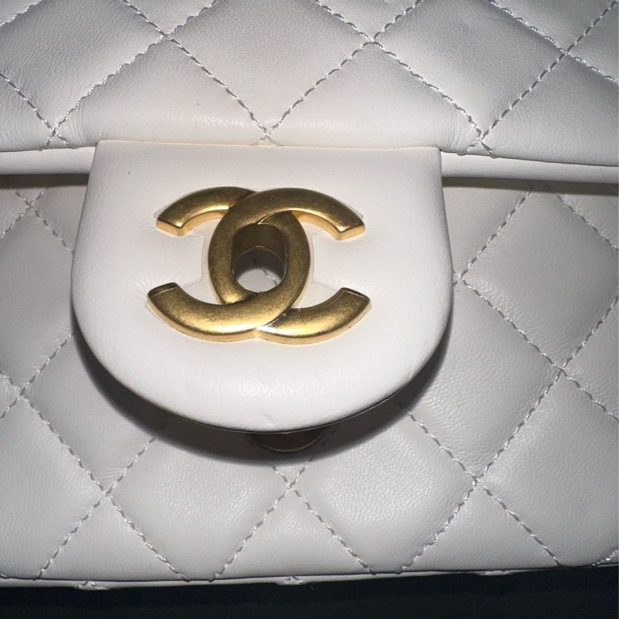 CHANEL 17cm 爆款白色金球方胖子#小金球鏈包#小羊皮、琺瑯-23