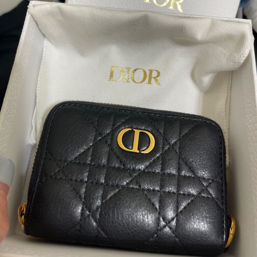 DIOR Caro新款柔軟小牛皮Cannage 藤格紋圖案縫線 卡片零錢包-9