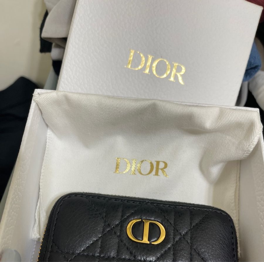 DIOR Caro新款柔軟小牛皮Cannage 藤格紋圖案縫線 卡片零錢包-32