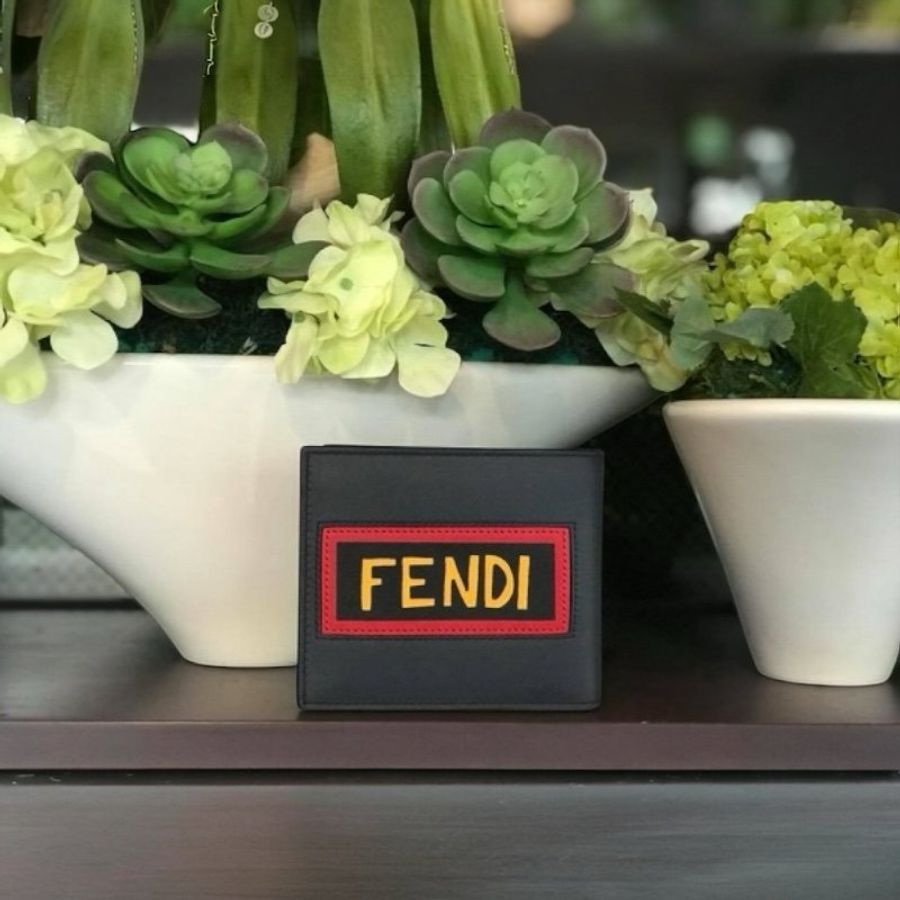 ⏰限時特賣價🌺Fendi 7M0169 男款 Vocabulary 雙面小牛皮兩折短夾/錢包-2