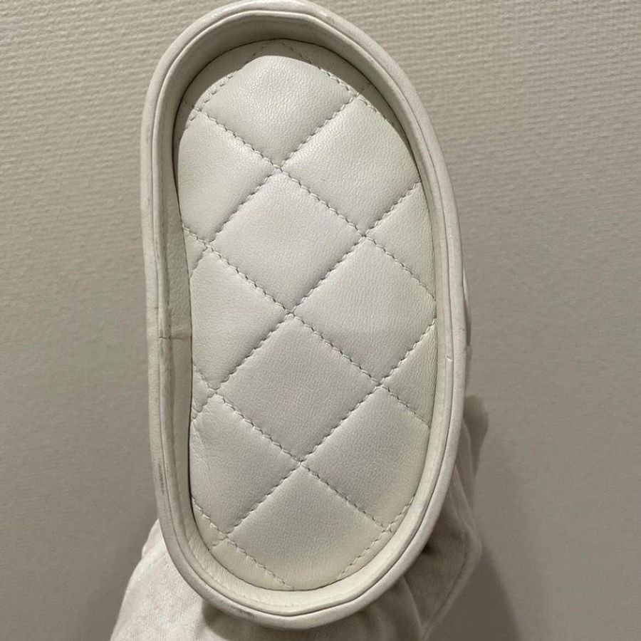 chanel 香奈兒𝑉𝑖𝑛𝑡𝑎𝑔𝑒 雕花鍊長流蘇絕版白色小盒子 小廢包-3