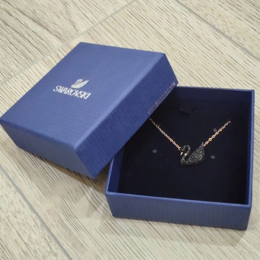 SWAROVSKI 施華洛世奇 黑色水晶天鵝造型玫瑰金項鍊-3