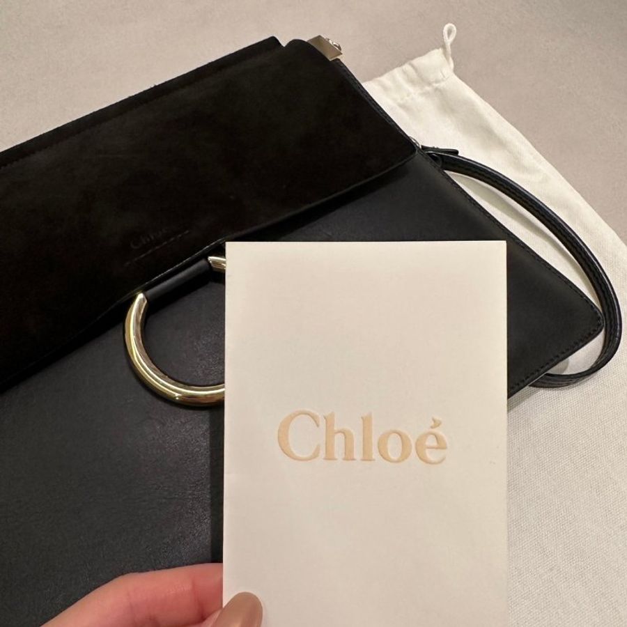 Chloe Faye 翻蓋黑色麂皮肩背包 風琴包-9