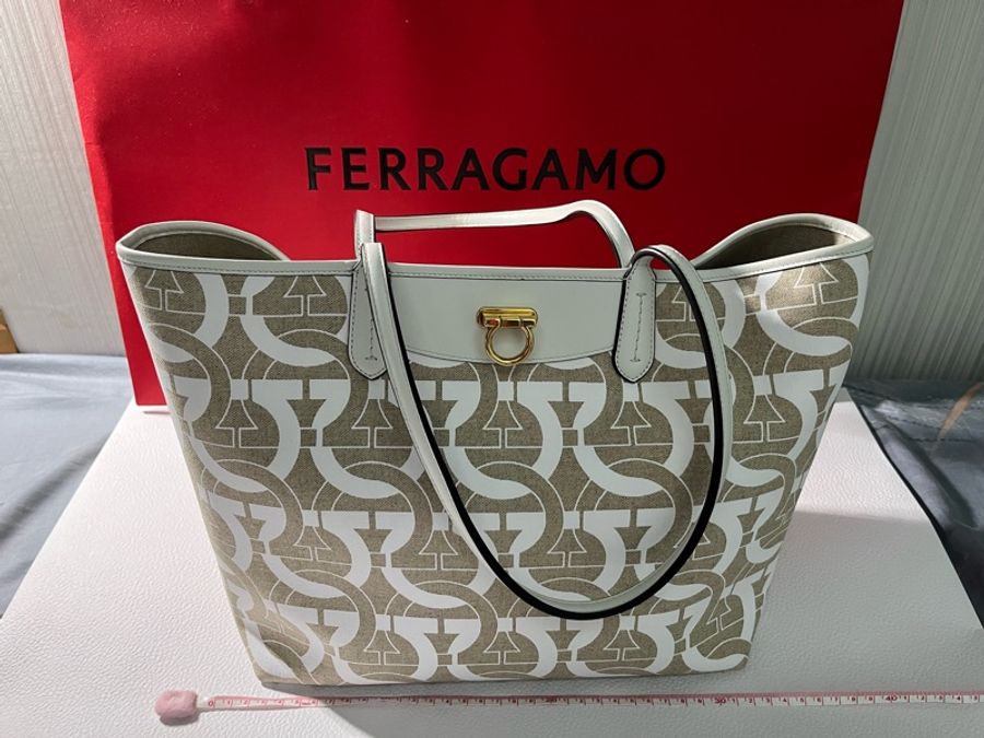 [幾乎全新］FERRAGAMO_LOGO托特包👜+連體小袋（專櫃價五萬六千元）-6