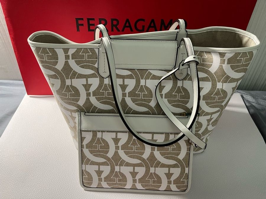 [幾乎全新］FERRAGAMO_LOGO托特包👜+連體小袋（專櫃價五萬六千元）-12