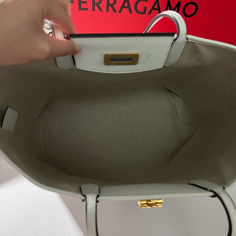 [幾乎全新］FERRAGAMO_LOGO托特包👜+連體小袋（專櫃價五萬六千元）-14