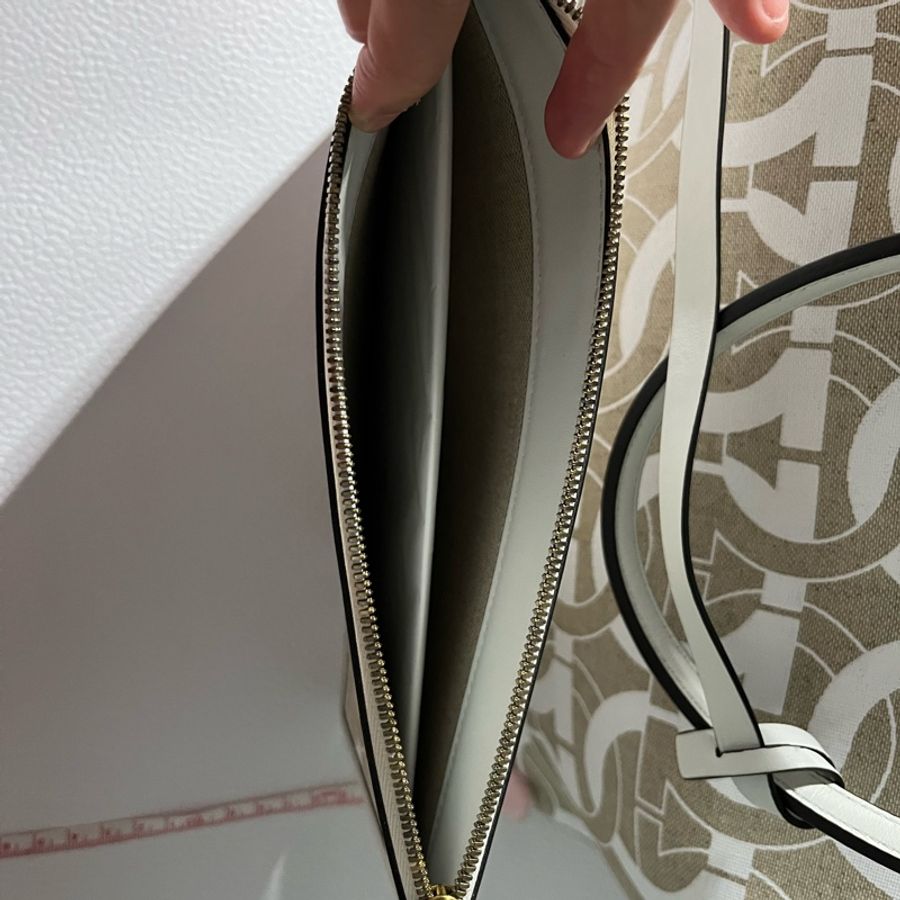 [幾乎全新］FERRAGAMO_LOGO托特包👜+連體小袋（專櫃價五萬六千元）-17