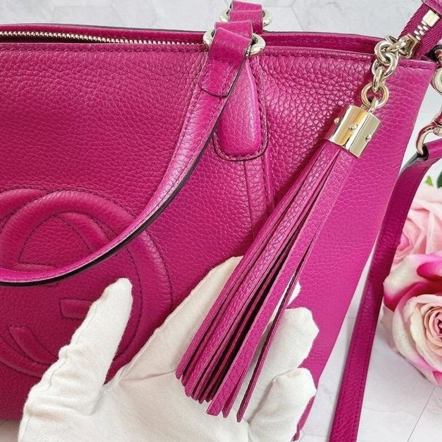 GUCCI 🎀現品實拍 🎀古馳 Soho牛皮大logo壓紋手提斜背二用包(369176-桃紅)-二手9.3成新-10
