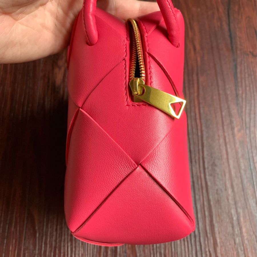 100%正品 bottega veneta mini cassette camera bag相機包。桃紅色-7