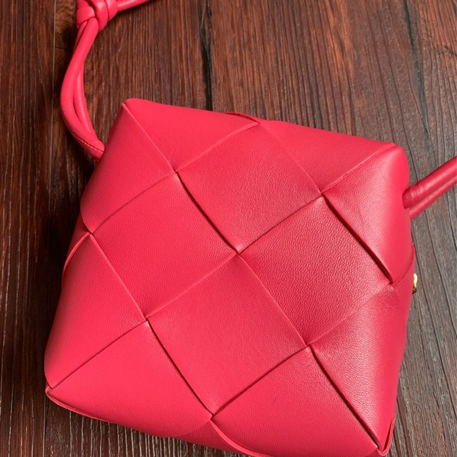 100%正品 bottega veneta mini cassette camera bag相機包。桃紅色-8