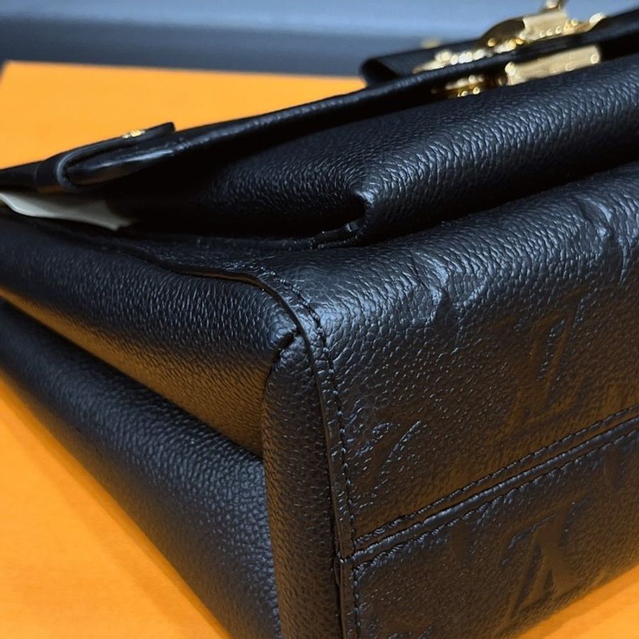 Louis Vuitton LV 黑色 全皮壓紋 金釦 VAVIN鍊包/斜背包/肩背包M44151-2
