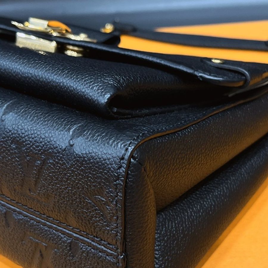 Louis Vuitton LV 黑色 全皮壓紋 金釦 VAVIN鍊包/斜背包/肩背包M44151-3
