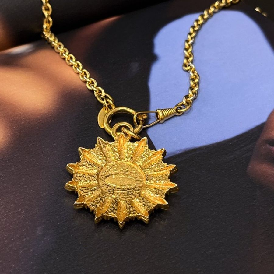 CHANEL 香奈兒 VINTAGE 金色勳章造型 長項鍊/飾品-1