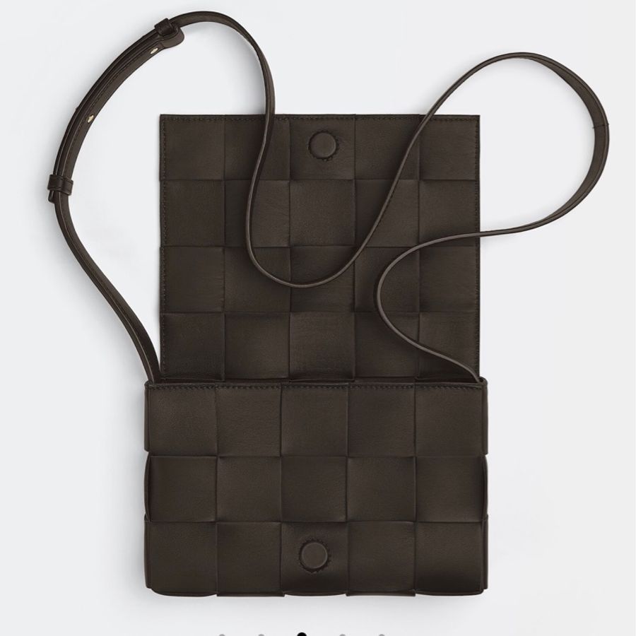 BOTTEGA VENETA Cassette 小羊皮肩背包 可可色-1