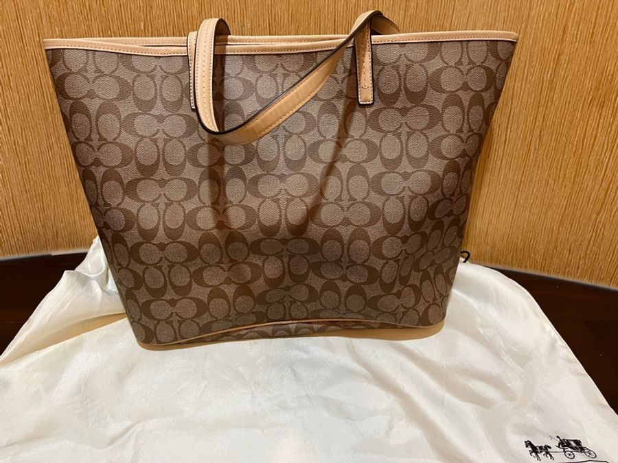 COACH 經典馬車緹花LOGO開放式托特包-3