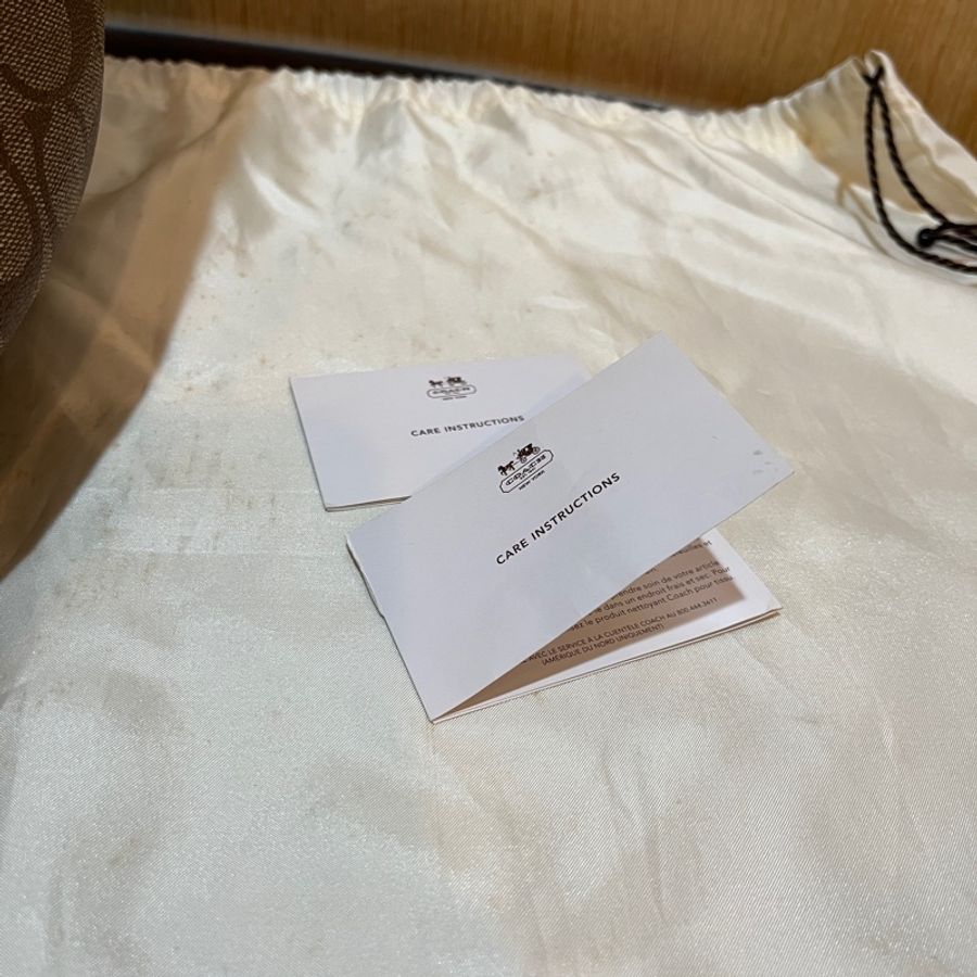 COACH 經典馬車緹花LOGO開放式托特包-8