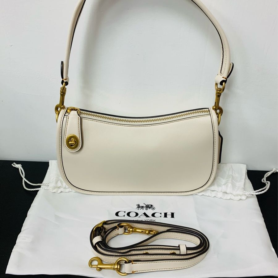 經典不敗長期缺貨白色專櫃款Coach Swinger20 斜背肩背包-1