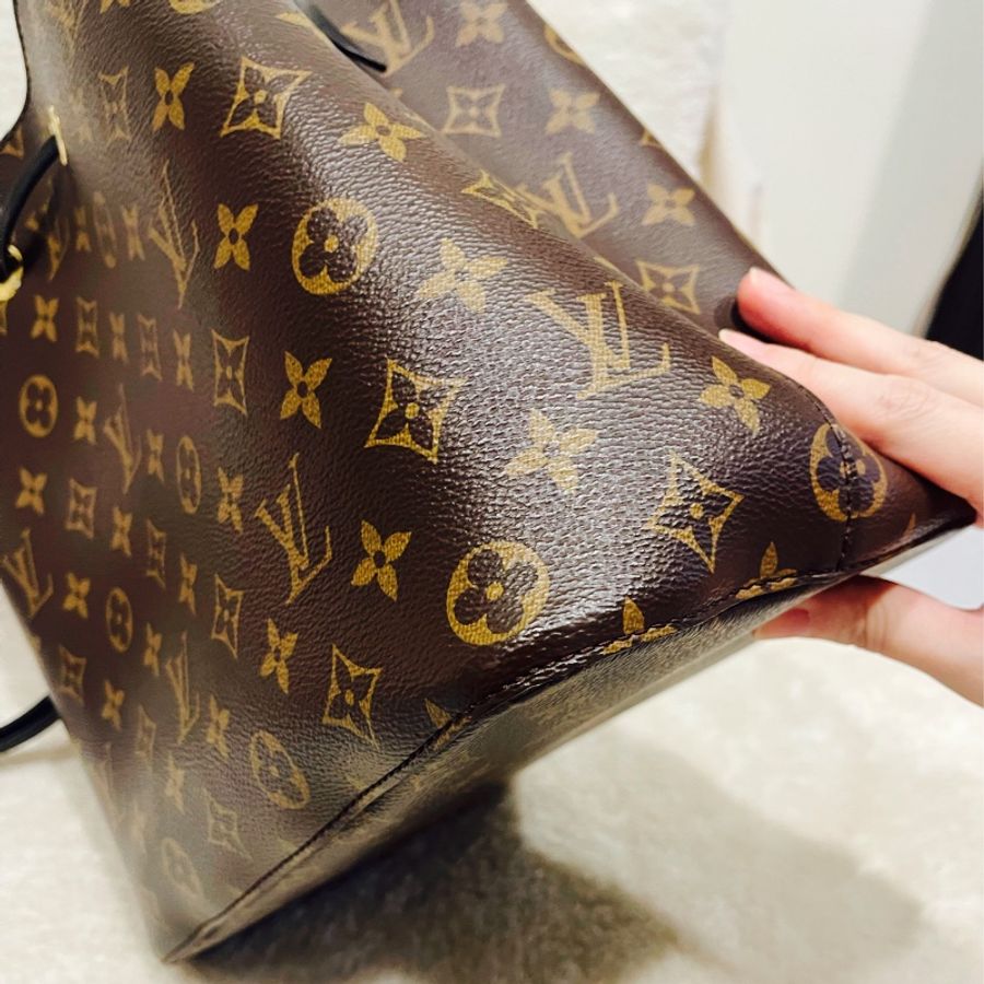 他團售出🎉櫃上經典款🏅️LV經典 老花黑水桶包 斜背 肩背Louis Vuitton 原花黑皮革水桶包Neo Noe-24