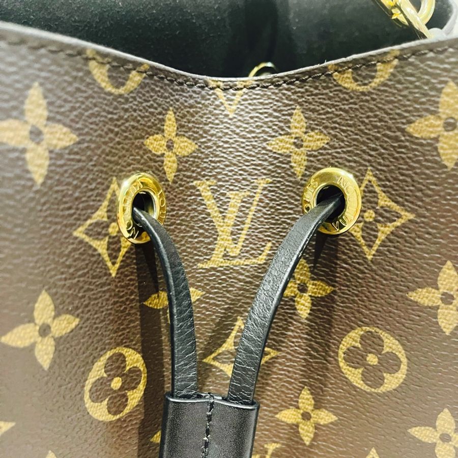 他團售出🎉櫃上經典款🏅️LV經典 老花黑水桶包 斜背 肩背Louis Vuitton 原花黑皮革水桶包Neo Noe-28