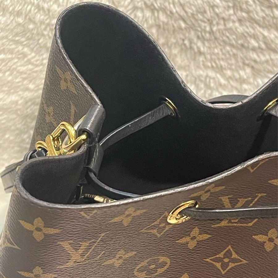 他團售出🎉櫃上經典款🏅️LV經典 老花黑水桶包 斜背 肩背Louis Vuitton 原花黑皮革水桶包Neo Noe-13