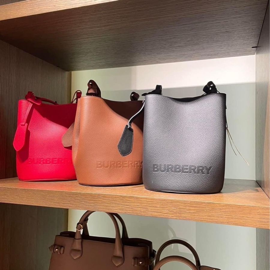 Burberry 新款水桶包（咖啡色）-4
