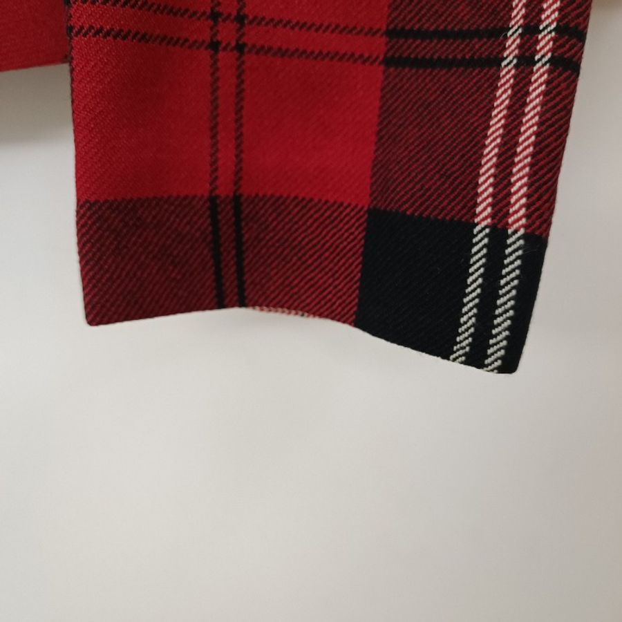 Scottish House 經典款黑紅格紋短版外套-4