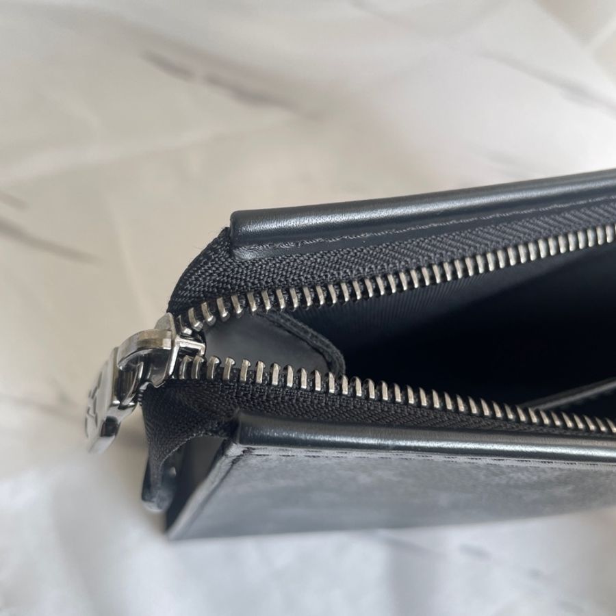 LV M61692經典花紋黑色手拿包-23