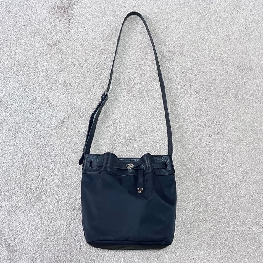 agnes b. voyage系列 2019春夏 日本限定 MS20-02 防潑水尼龍拼接皮革 單肩包 肩背包 斜背包 側背包 斜跨包 水桶包-1
